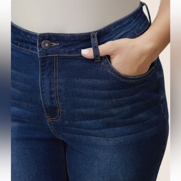 BloomChic Plus Size 2XL Medium Wash Wide Leg High Stretch Capri Jeans - Picture 3 of 7